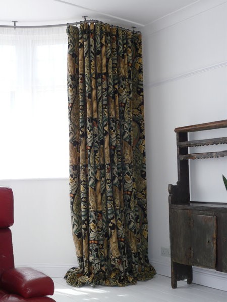 An elegant curtain covering a blank wall - no tieback needed