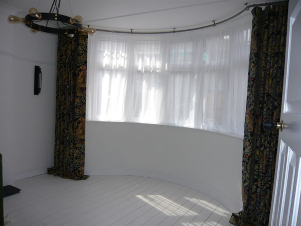 Bradleys 25mm Ceiling Fix Bay Window Curtain Pole And Morris Co