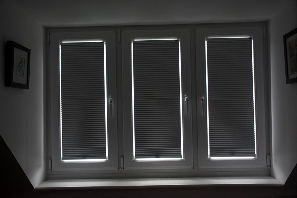 blackout Trufit duette blinds always have light wash at the edges