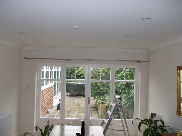 28mm pole, recess bracket at one end