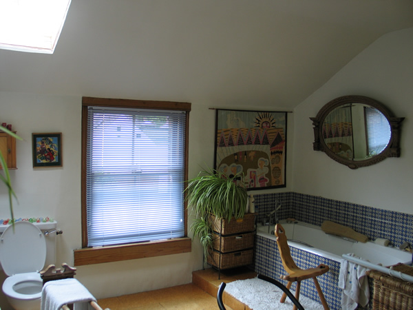 25mm aluminium venetian blind fitted in a bathroom in North London, a stylish practical solution to privacy,light and shade, available in a very wide range of colours and slat sizes 