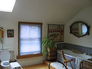 25mm aluminium venetian blind fitted in a bathroom in Crouch End, North London