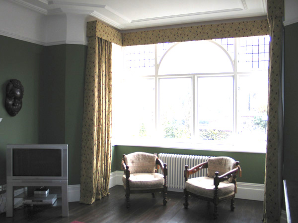 Curtains with flat pelmet - sometimes called a box pelmet