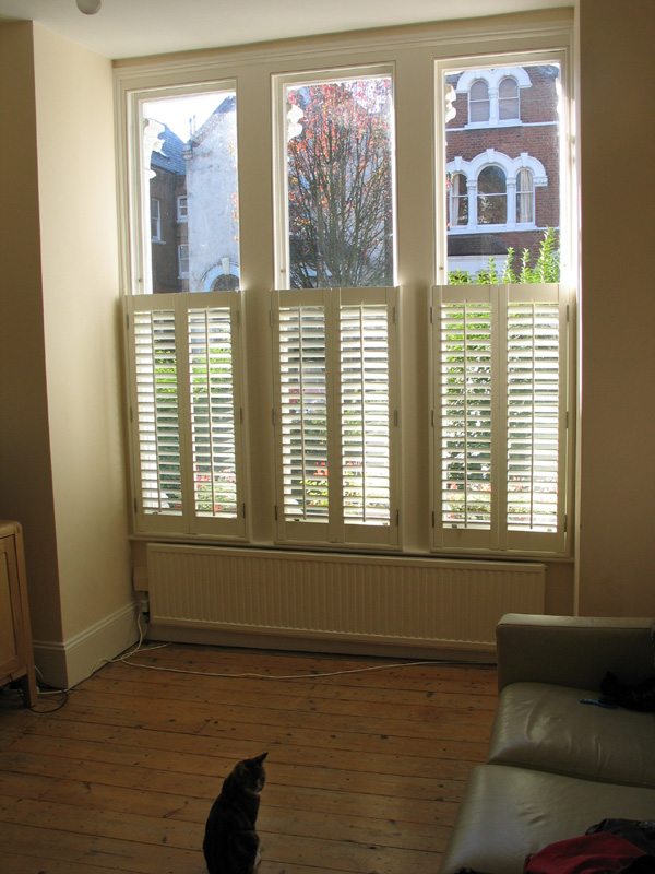 Cafe height 47mm louvres in silk white