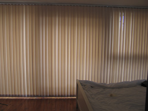 Vertical blind with Left-Hand Stack and Right-Hand control 