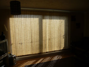 Vertical blind with Left-Hand stack and Left-Hand control