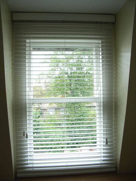 White woodslat venetian blind with 35mm slats, cord tilt and cord raise and lower 